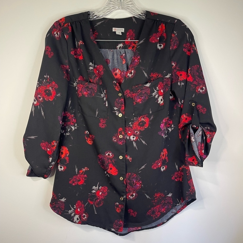 Guess  v neck 3/4 length sleeve‎ floral blouse.